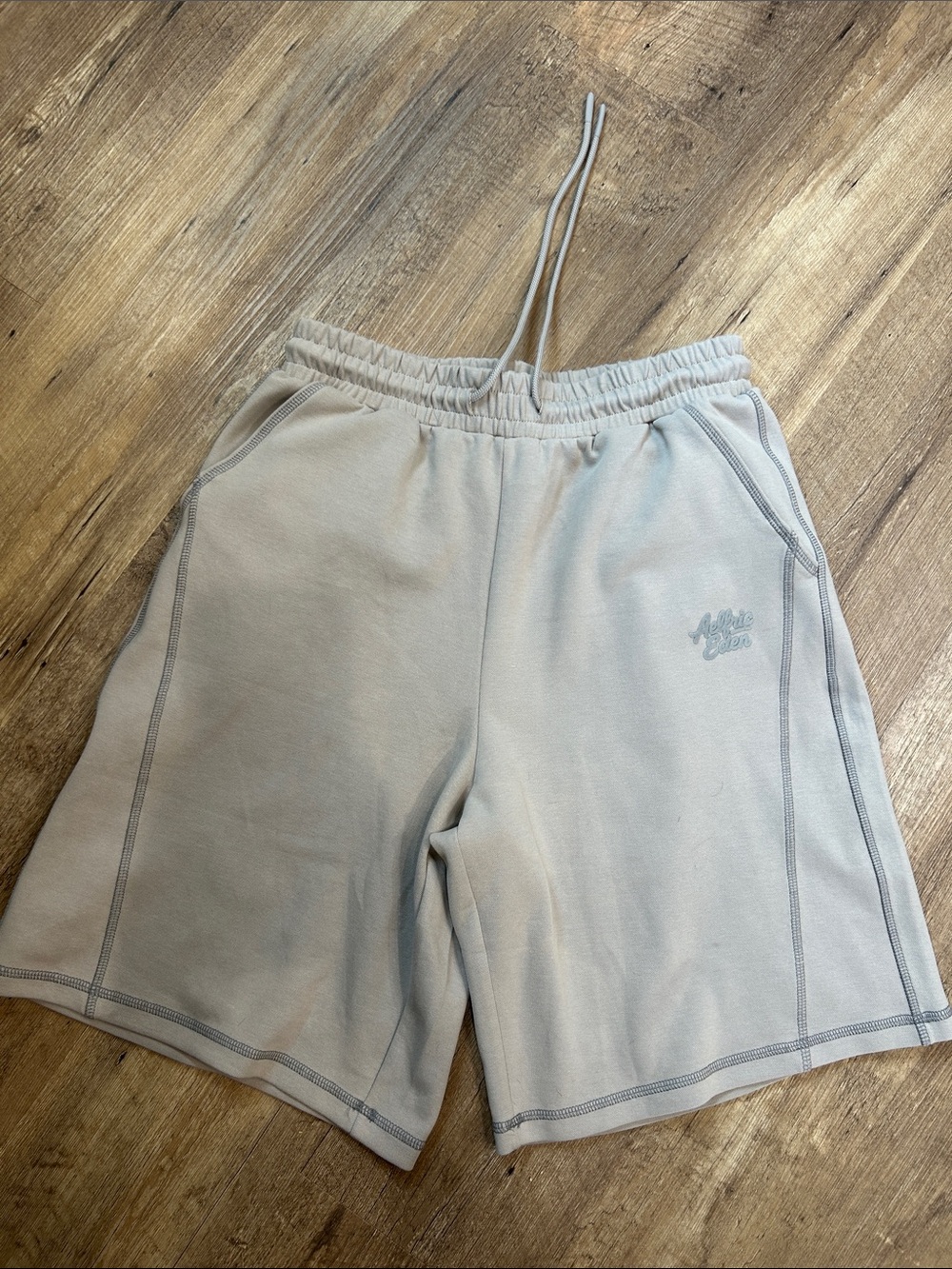 Aelfric Eden Light Gray Hoodie & jorts set - Picture 11 of 16